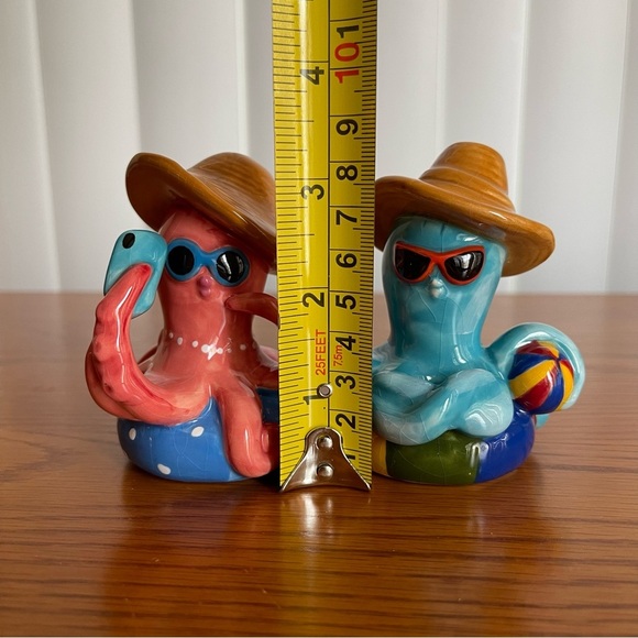 Octopus Salt & Pepper Ceramic Shaker Set - Picture 8 of 9